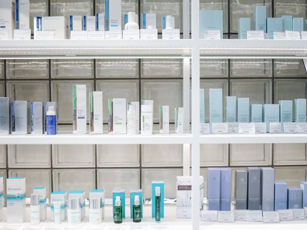 Choosing the Right Skincare Products for Lightening Skin